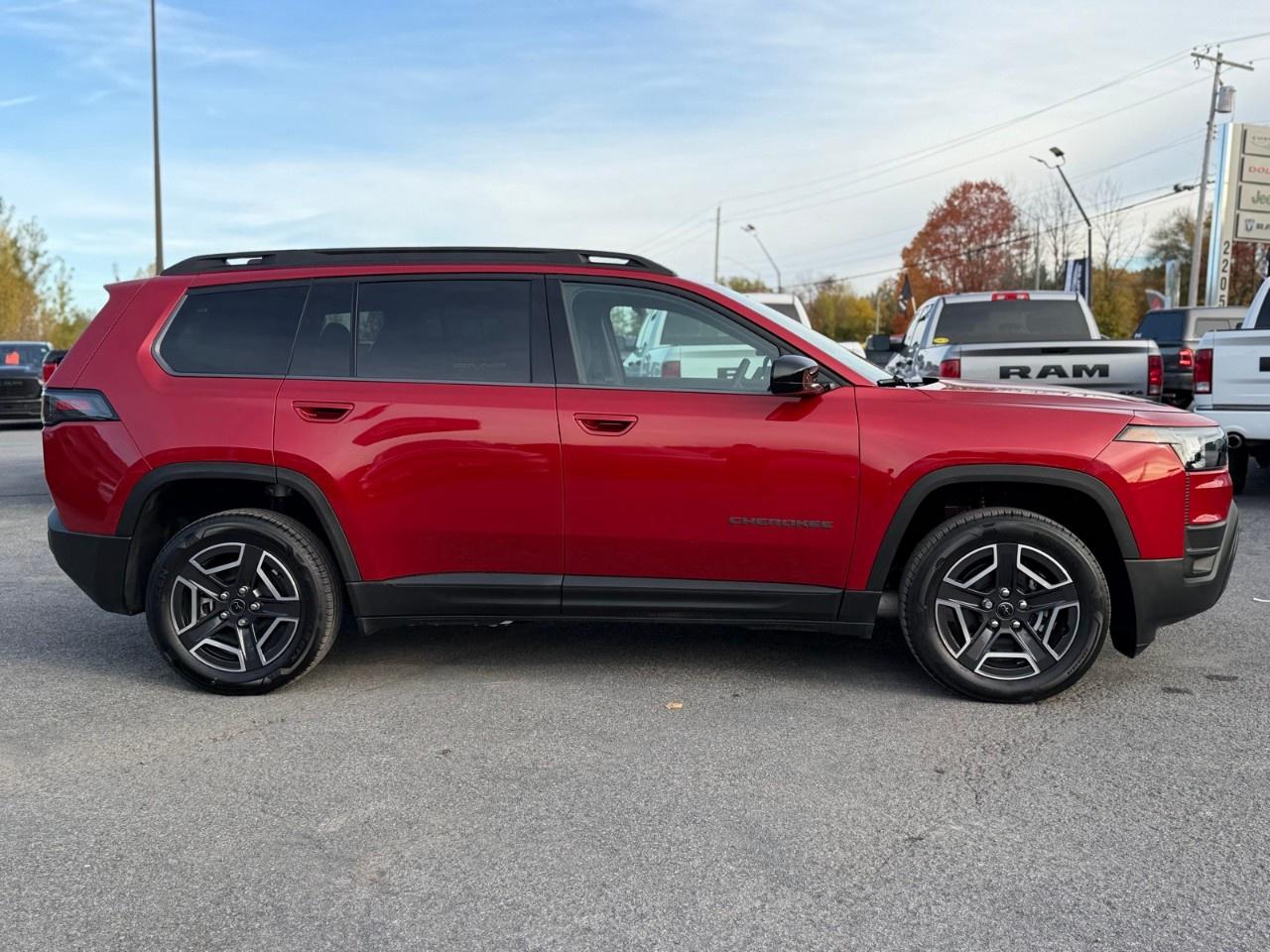 2026 Jeep Cherokee LAREDO 4x4 Photo
