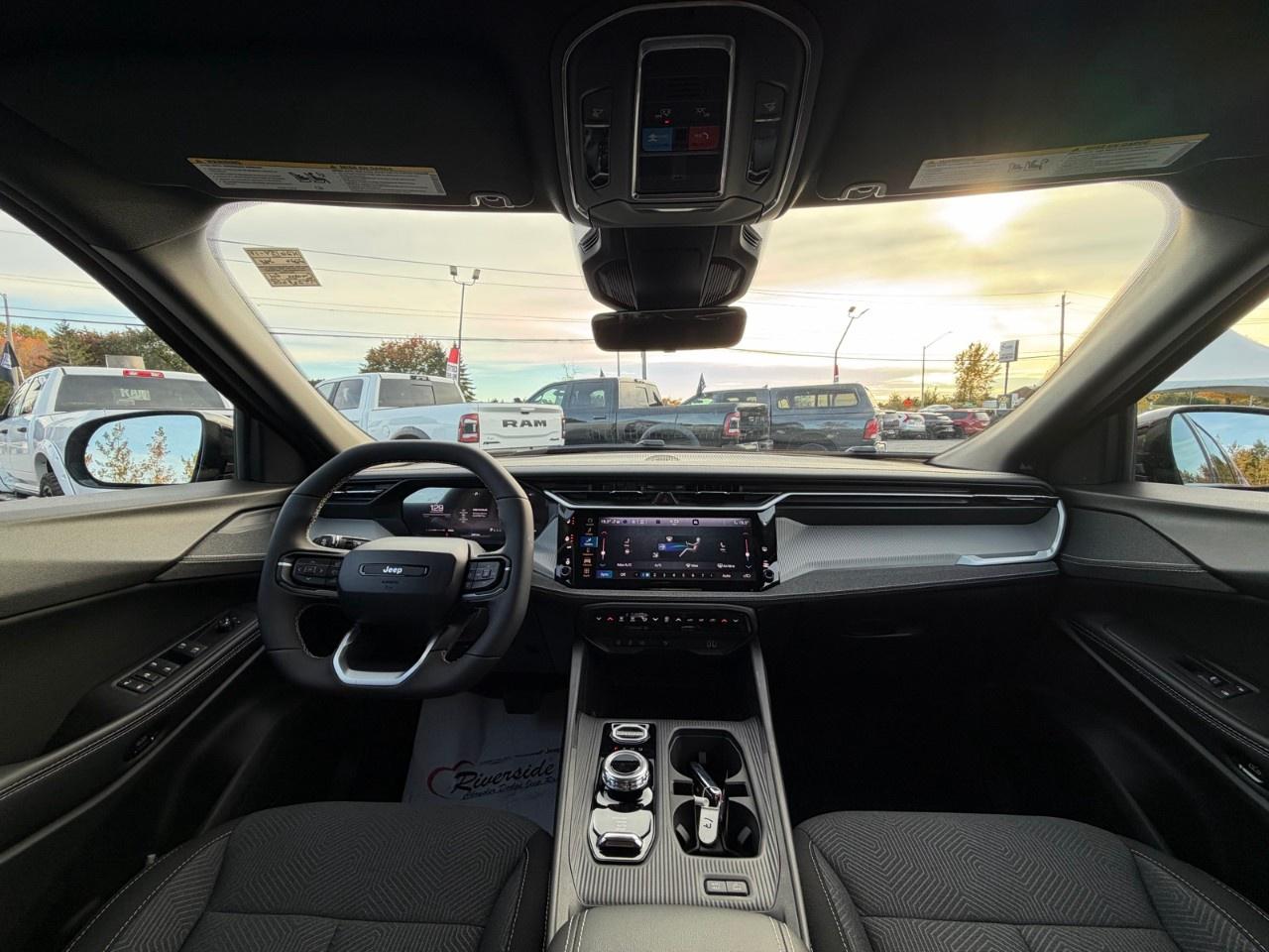 2026 Jeep Cherokee LAREDO 4x4 Photo