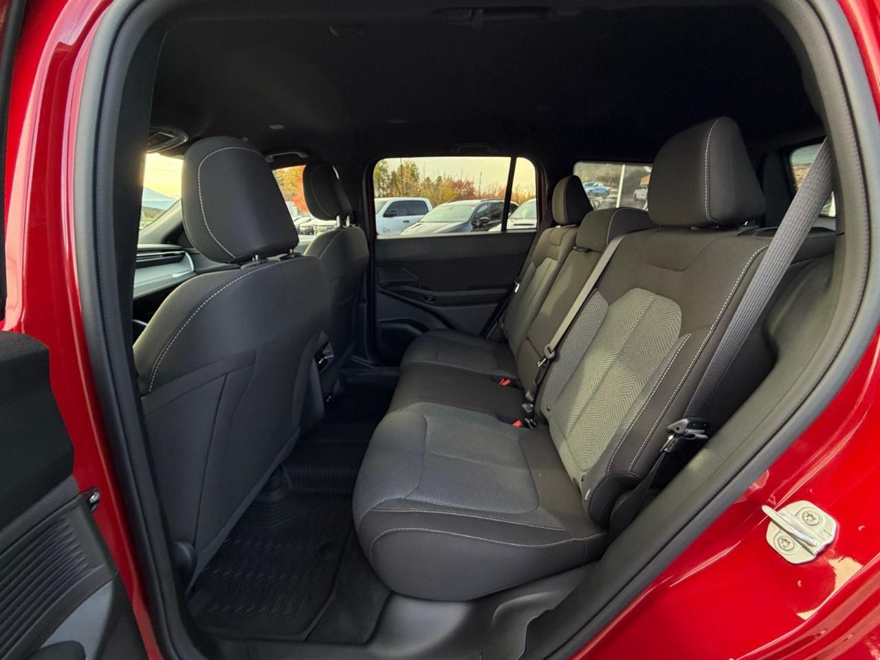 2026 Jeep Cherokee LAREDO 4x4 Photo