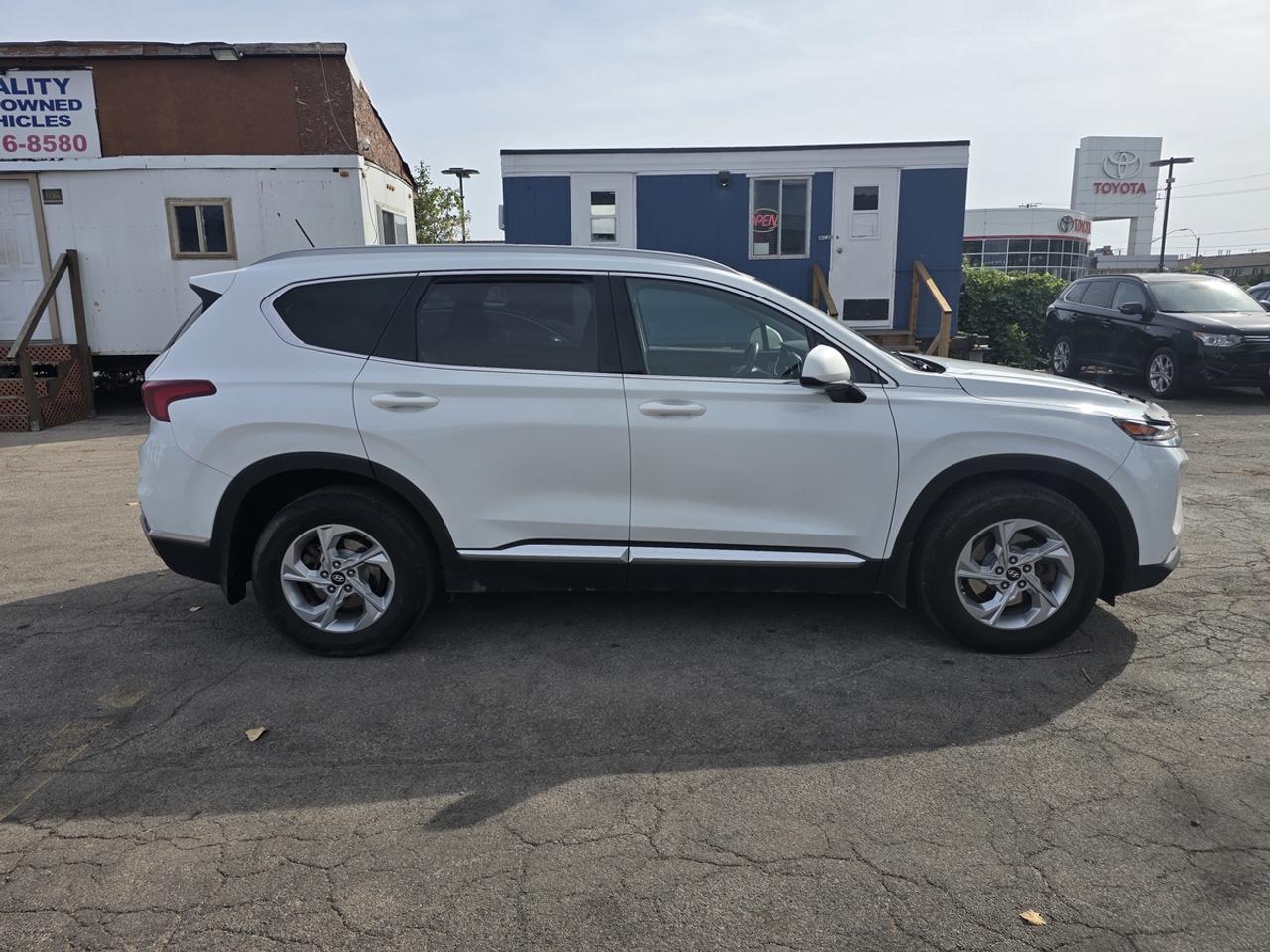 2019 Hyundai Santa Fe SE Photo3