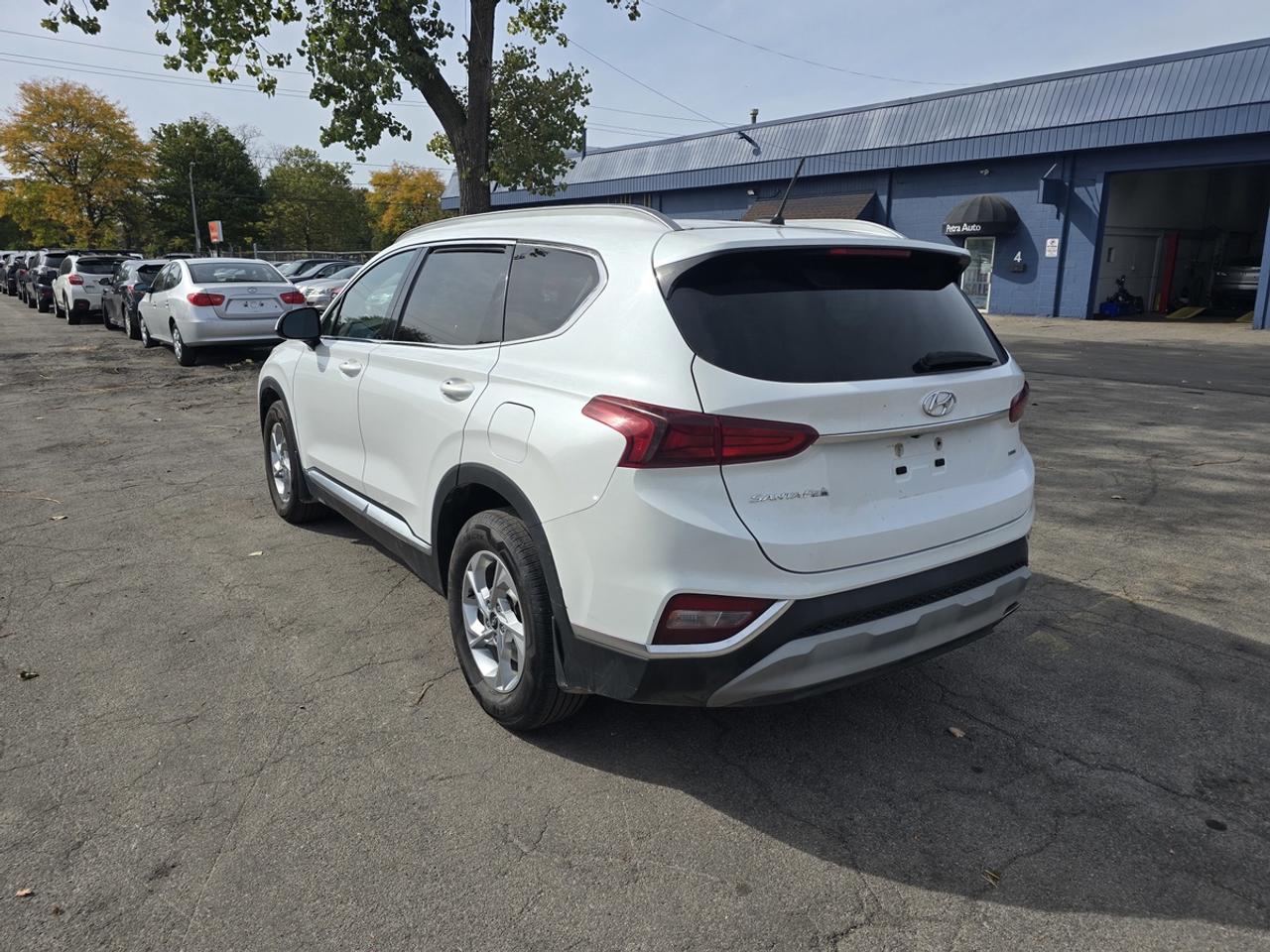 2019 Hyundai Santa Fe SE Photo