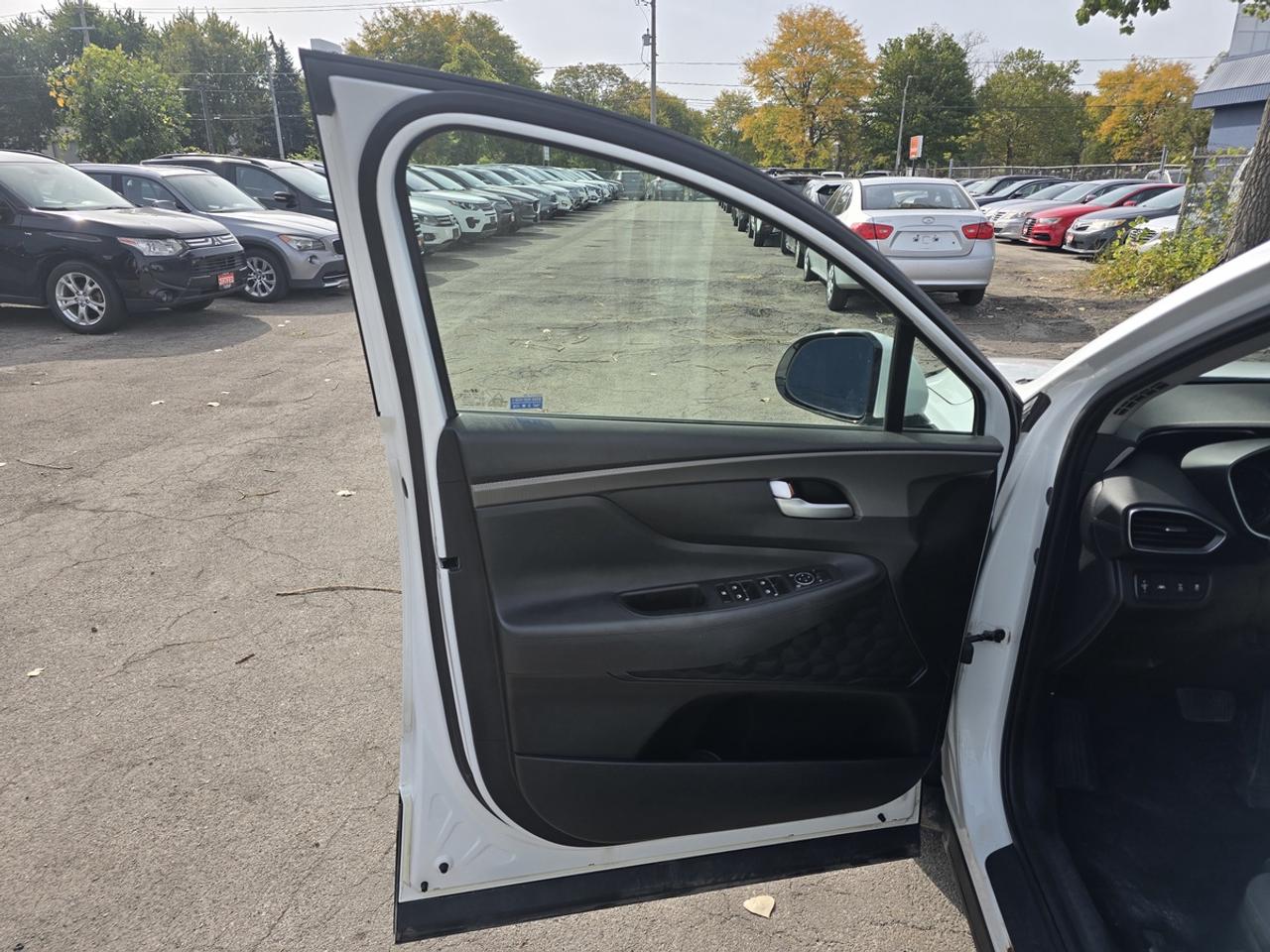 2019 Hyundai Santa Fe SE Photo