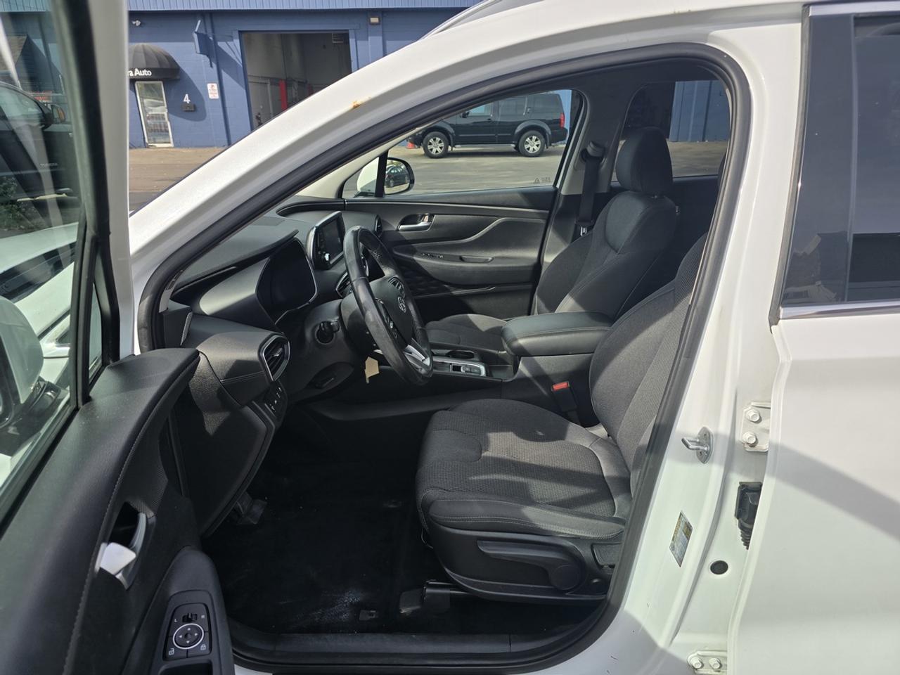 2019 Hyundai Santa Fe SE Photo
