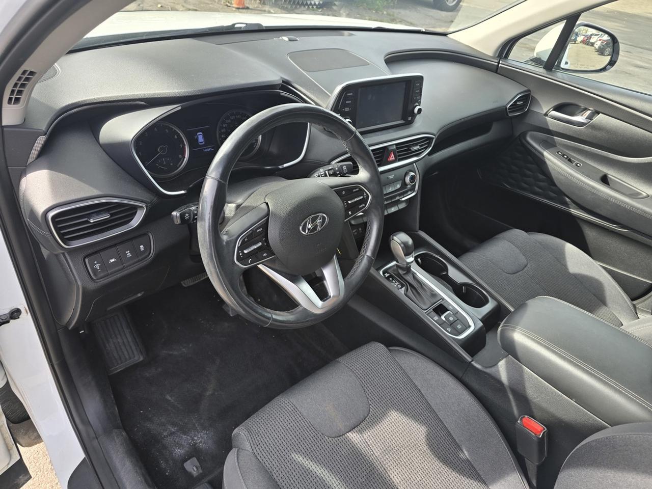 2019 Hyundai Santa Fe SE Photo