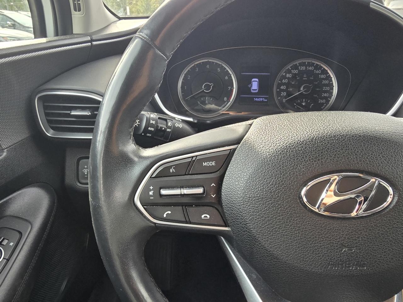 2019 Hyundai Santa Fe SE Photo