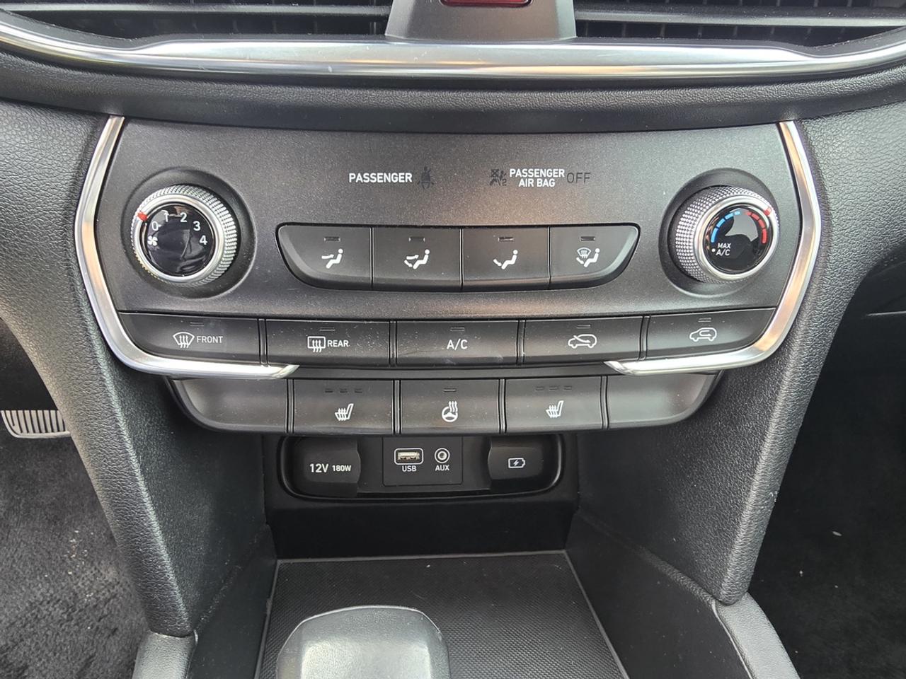 2019 Hyundai Santa Fe SE Photo