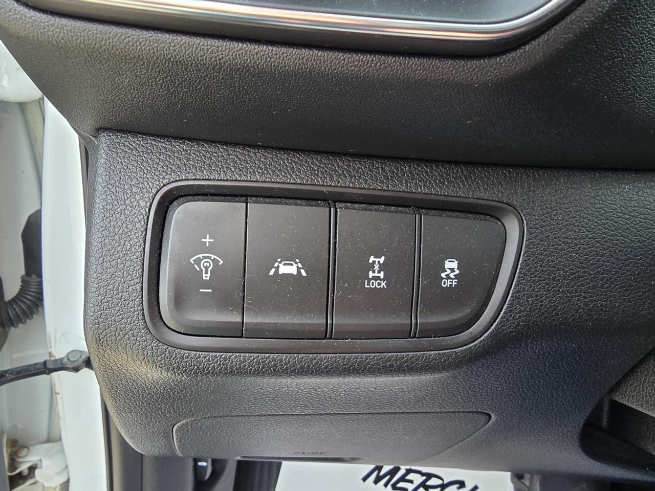 2019 Hyundai Santa Fe SE Photo