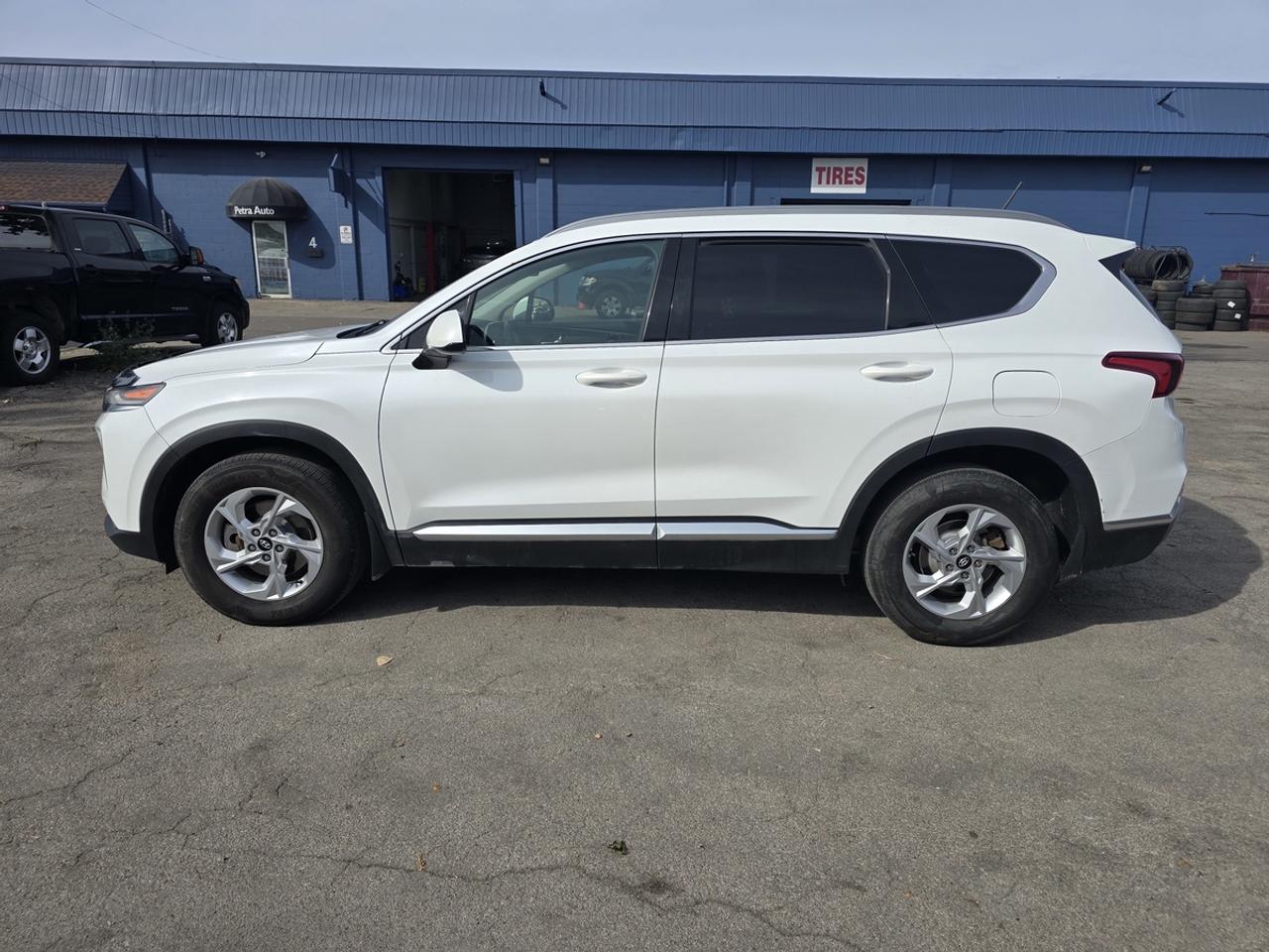 2019 Hyundai Santa Fe SE Photo