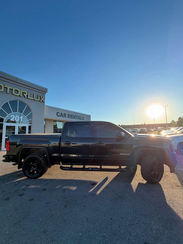 2018 GMC Sierra 1500 4WD Crew Cab 143.5 SLE Photo