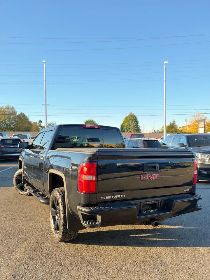 2018 GMC Sierra 1500 4WD Crew Cab 143.5 SLE Photo