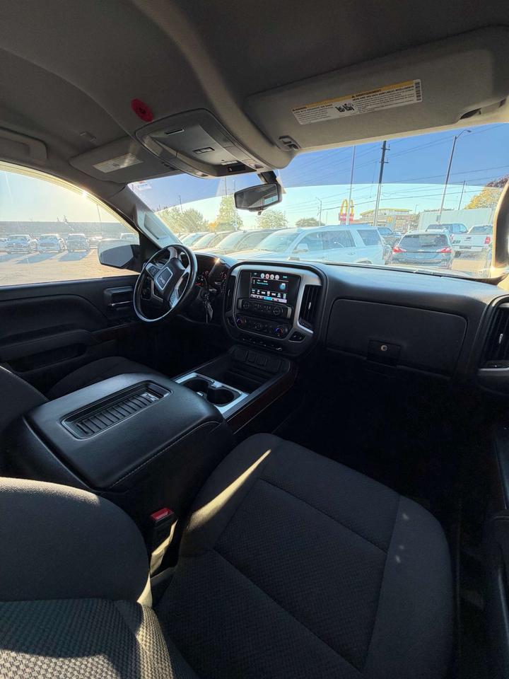 2018 GMC Sierra 1500 4WD Crew Cab 143.5 SLE Photo