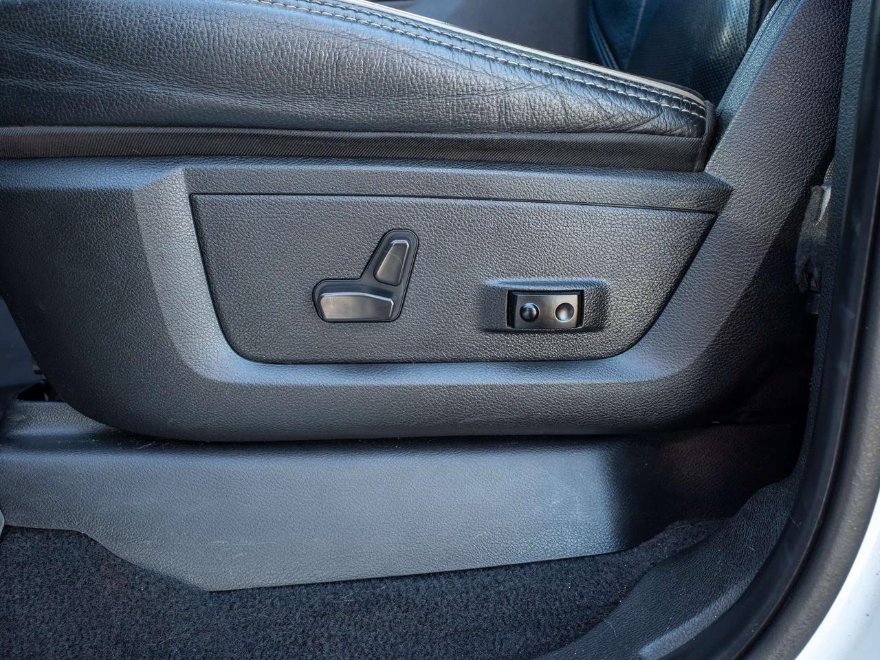 2022 RAM 2500 Limited - Retractable Running Boards   Tow Hooks Photo