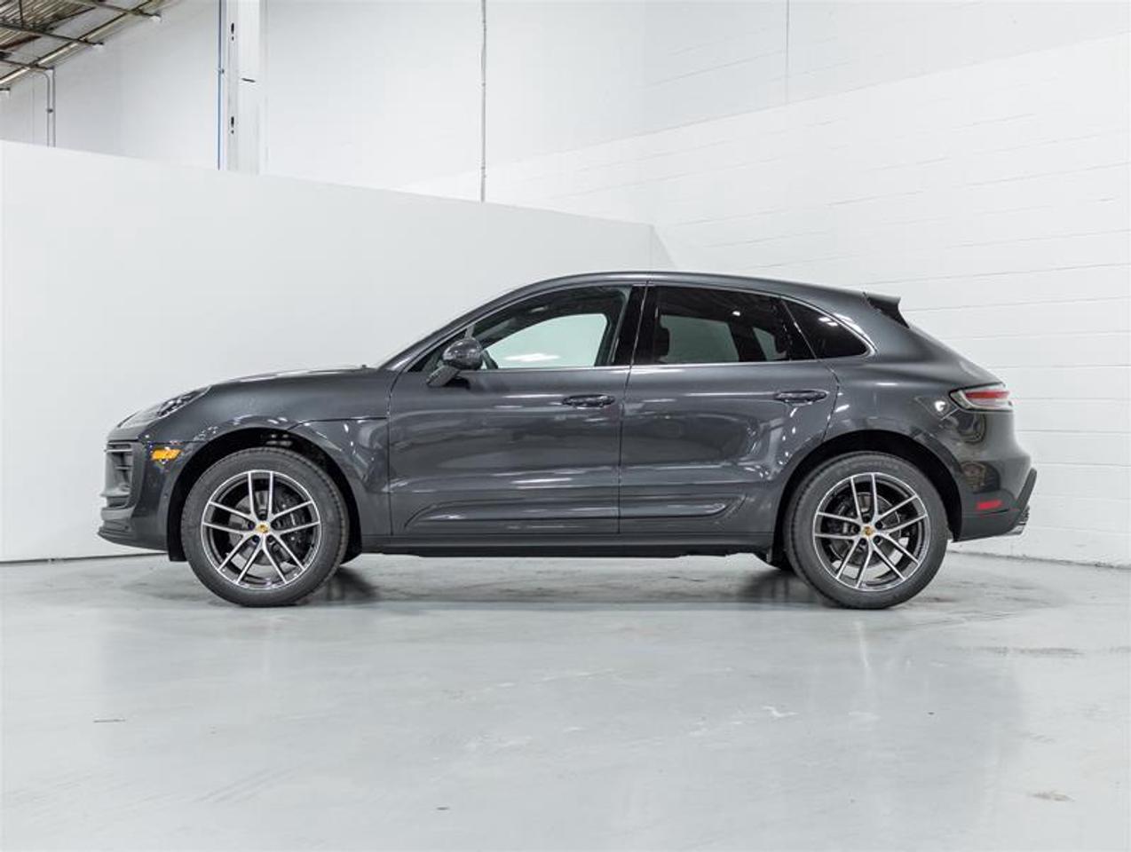 2026 Porsche Macan  Photo3