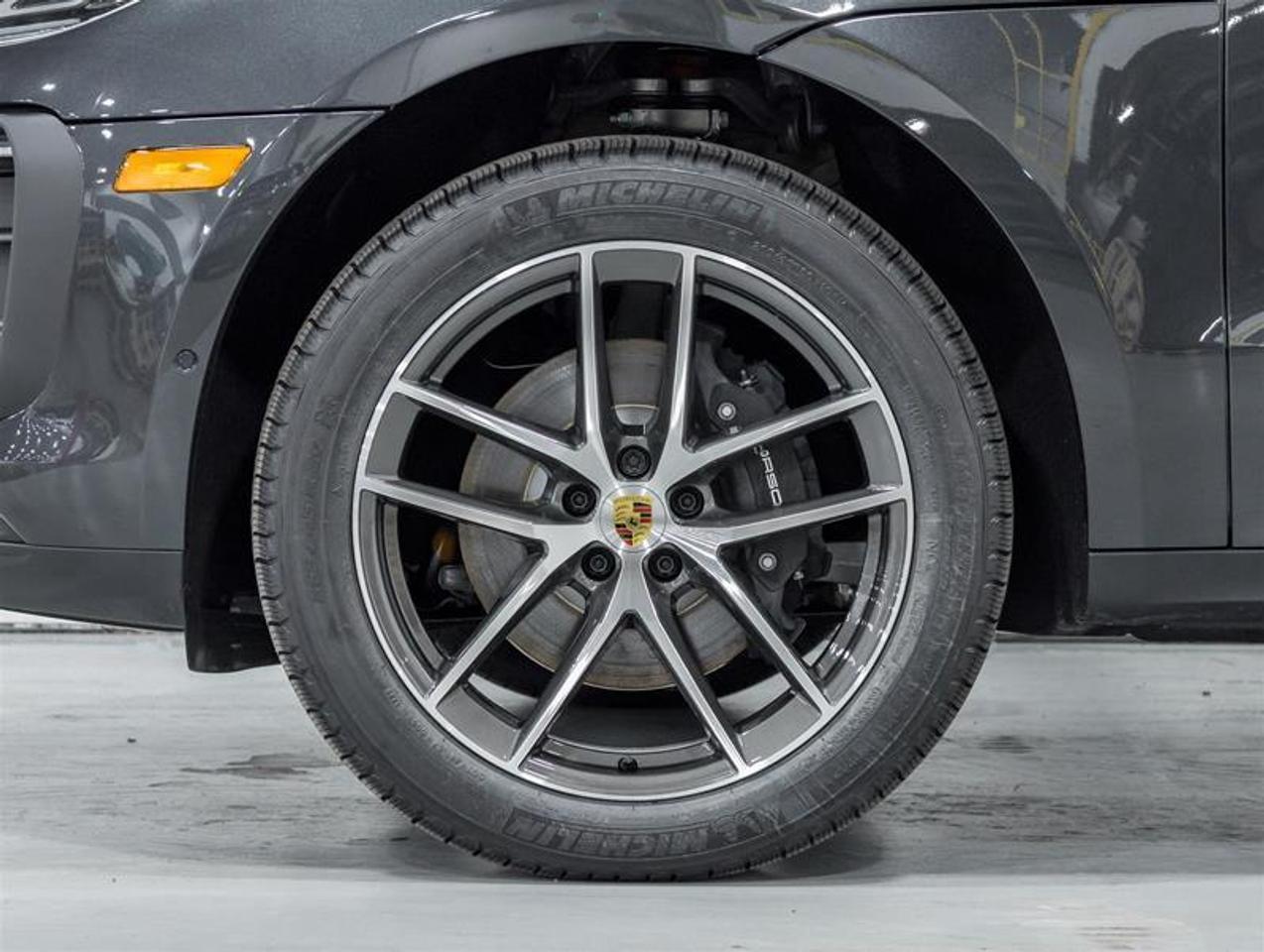 2026 Porsche Macan  Photo4