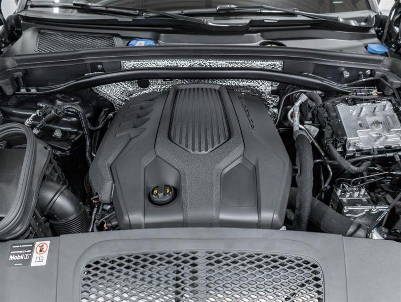 2026 Porsche Macan  Photo1