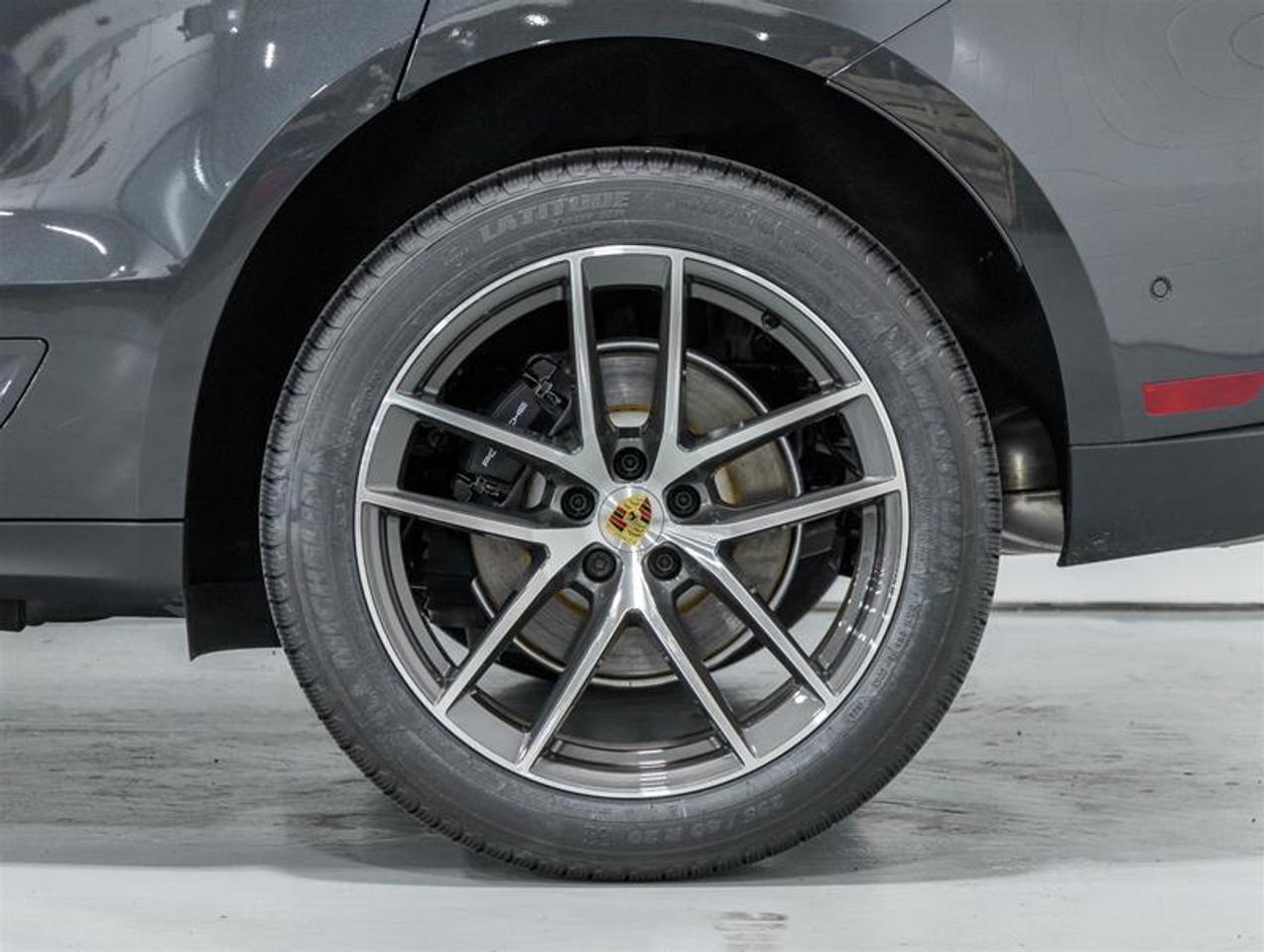 2026 Porsche Macan  Photo