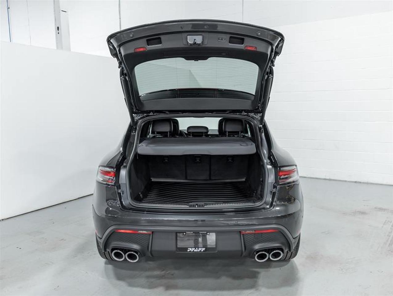 2026 Porsche Macan  Photo