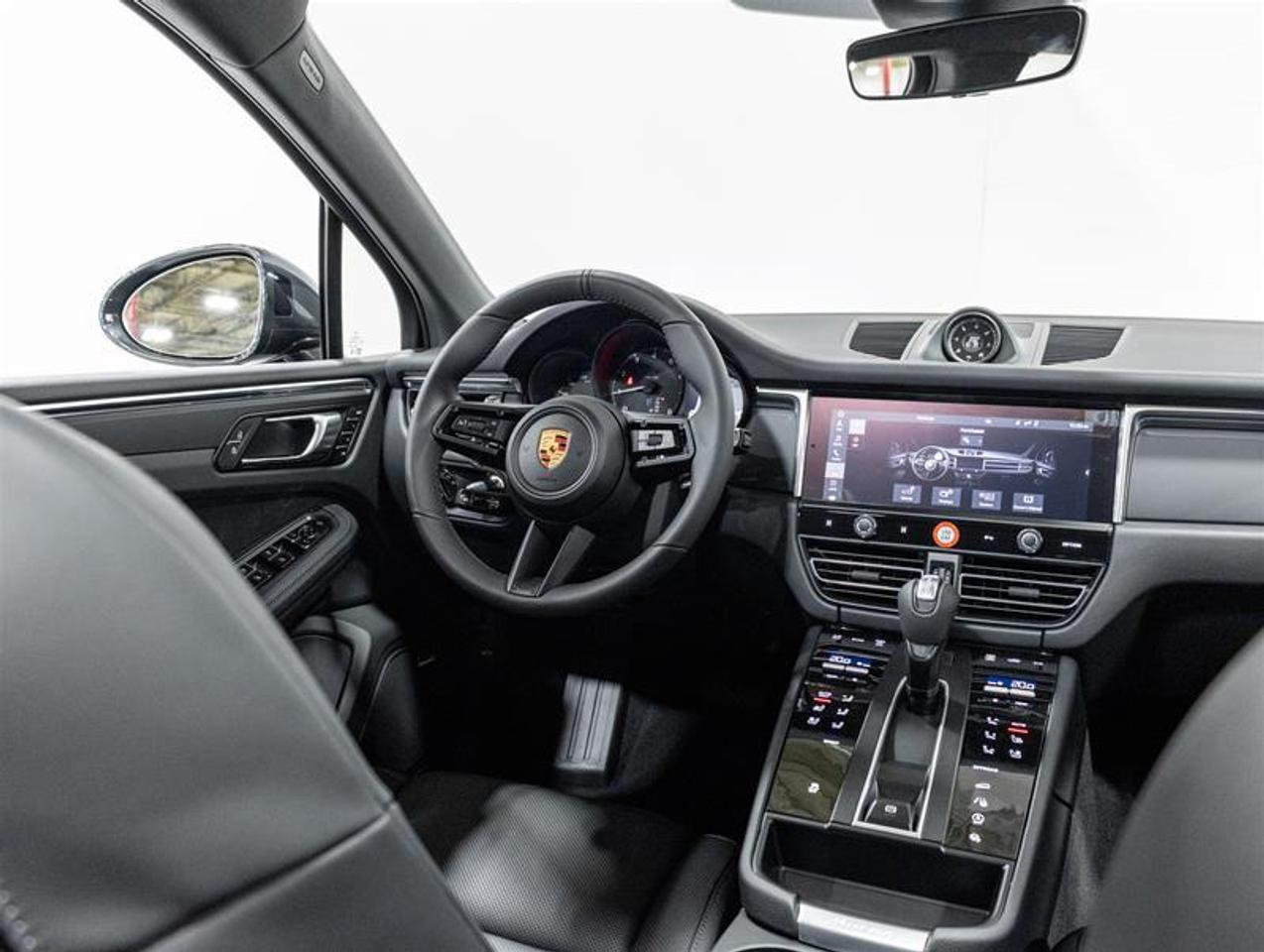 2026 Porsche Macan  Photo