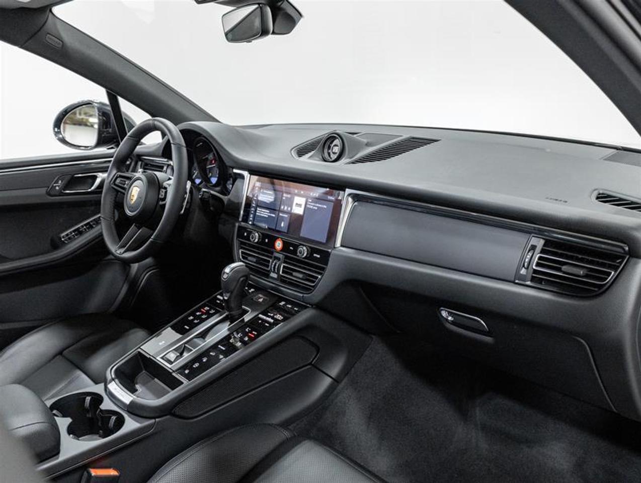 2026 Porsche Macan  Photo