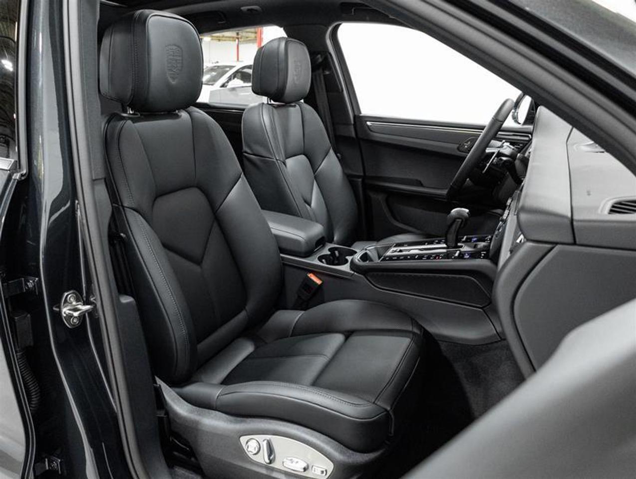 2026 Porsche Macan  Photo