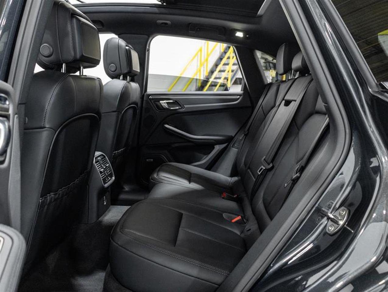 2026 Porsche Macan  Photo