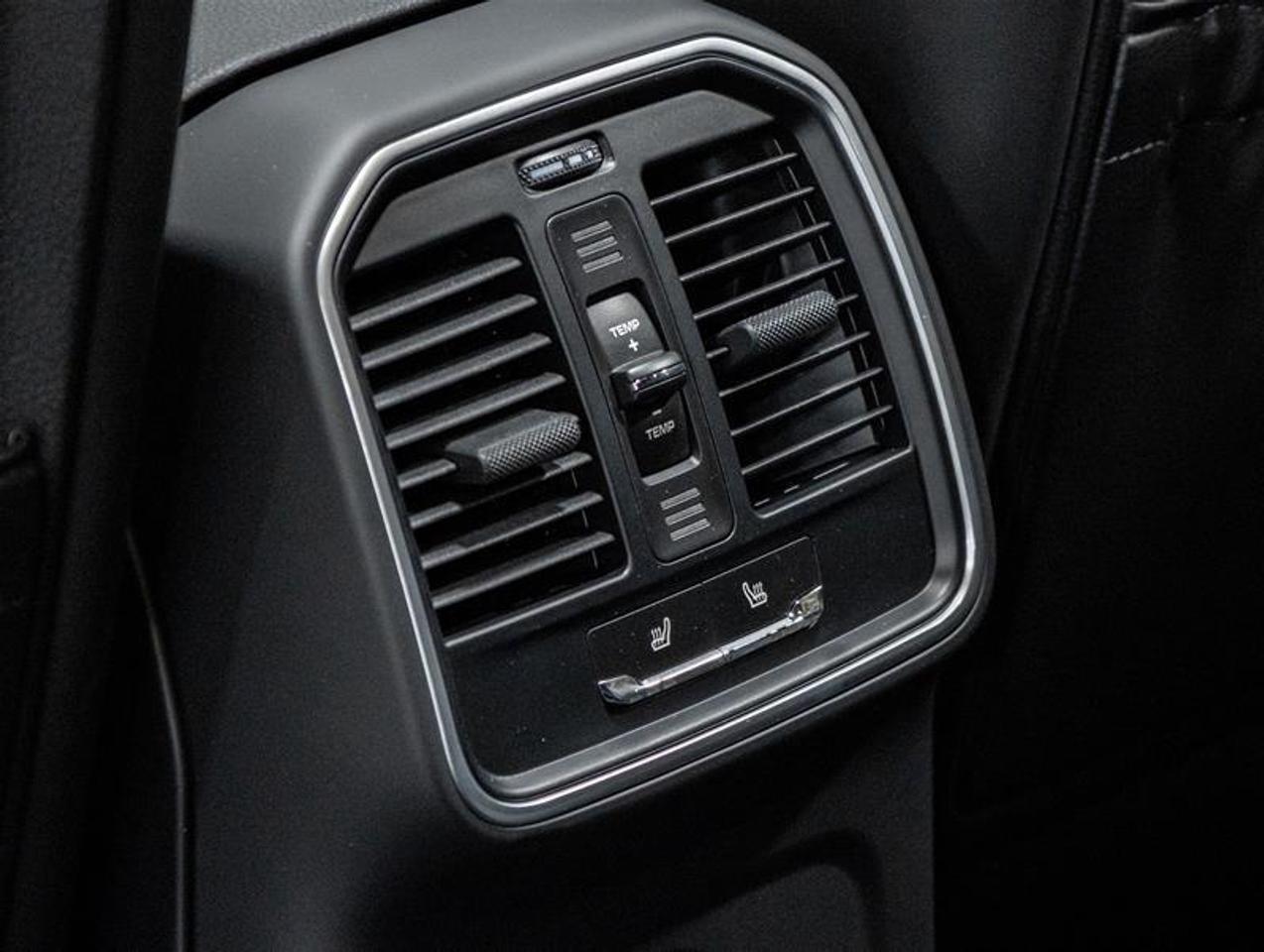 2026 Porsche Macan  Photo