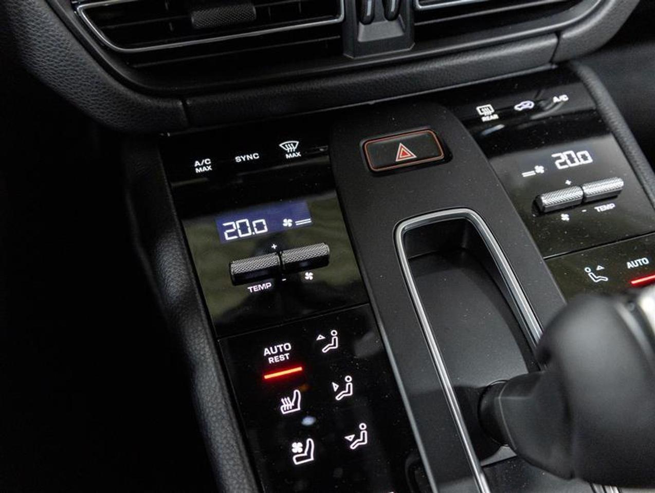 2026 Porsche Macan  Photo