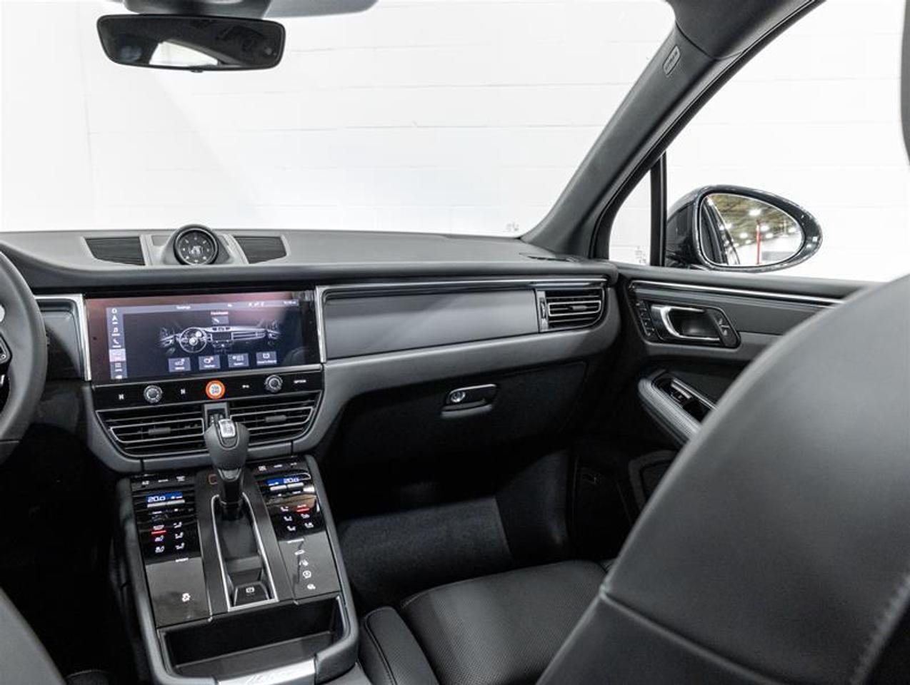 2026 Porsche Macan  Photo