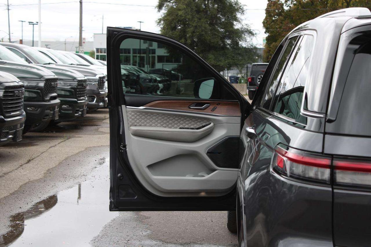 2022 Jeep Grand Cherokee Grand Summit 4xe  Gps SiriusXM Moonroof ReverseCam Photo