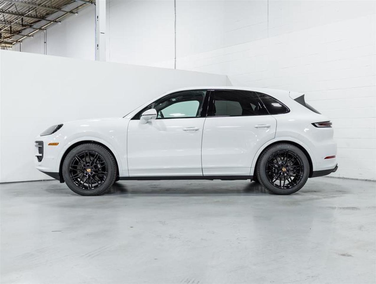 2026 Porsche Cayenne  Photo3