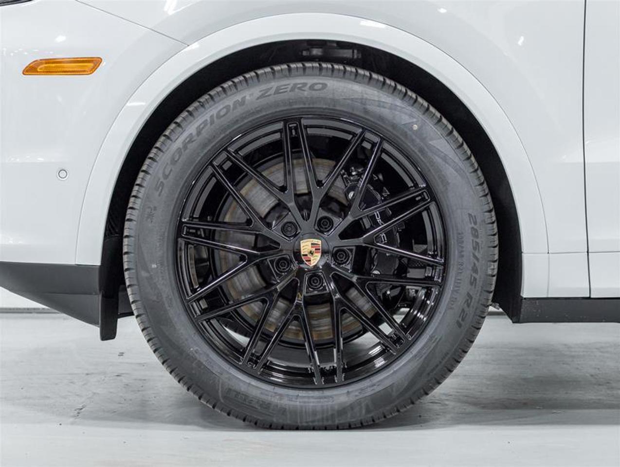 2026 Porsche Cayenne  Photo4