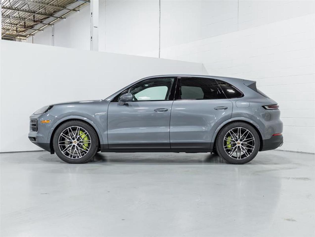 2026 Porsche Cayenne  Photo3