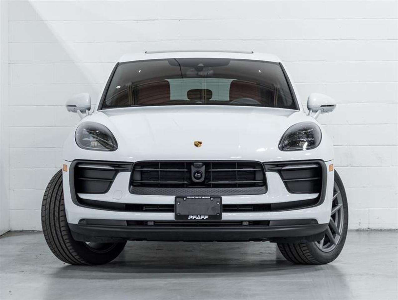2026 Porsche Macan  Photo2