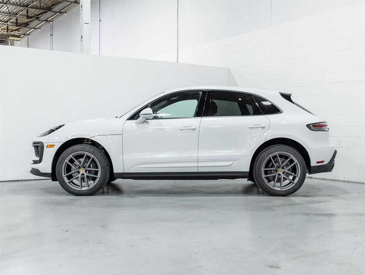 2026 Porsche Macan  Photo3