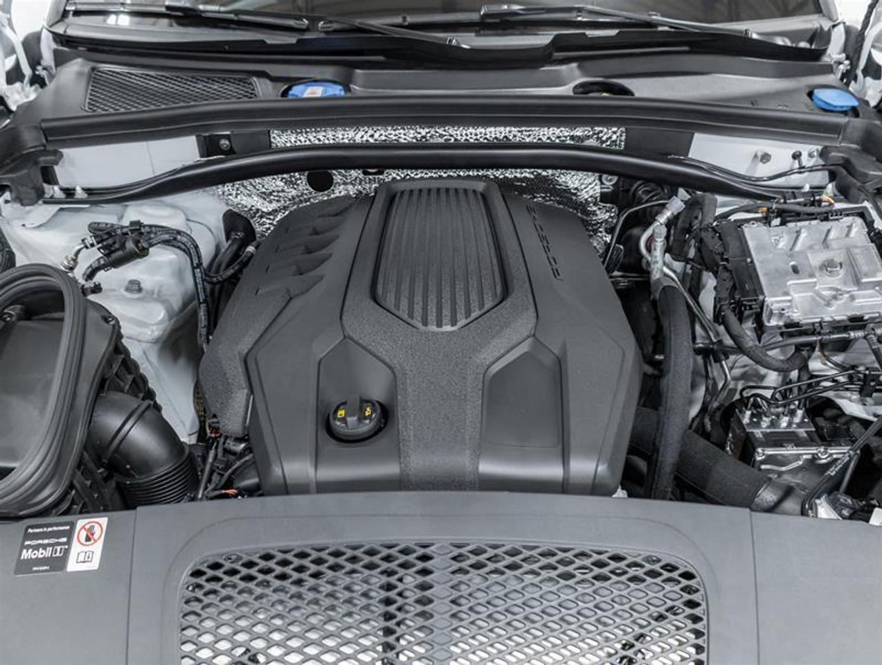 2026 Porsche Macan  Photo1
