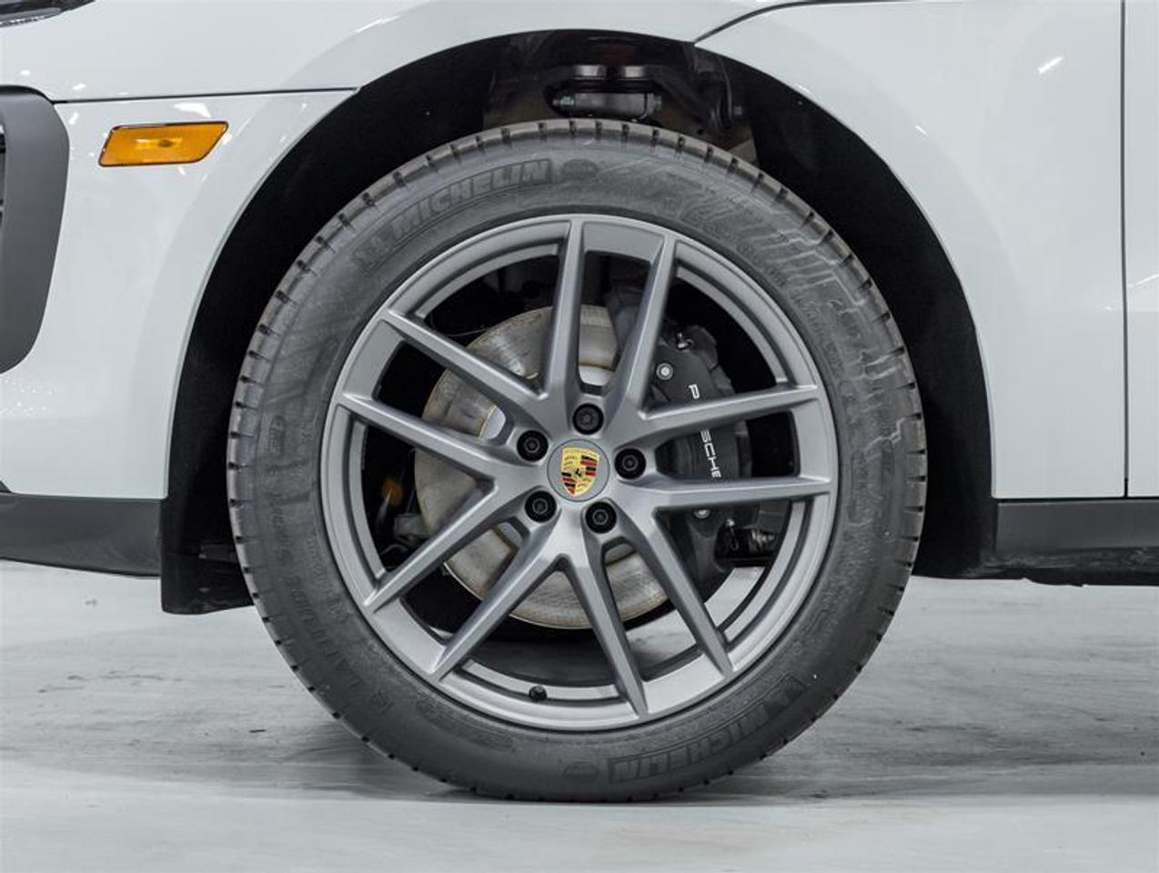 2026 Porsche Macan  Photo4