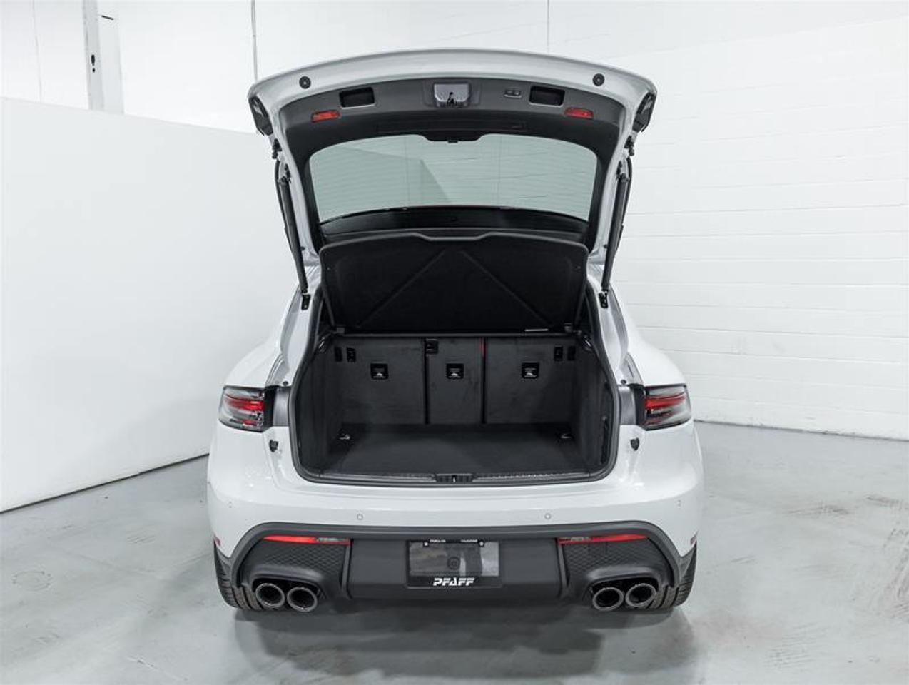 2026 Porsche Macan  Photo