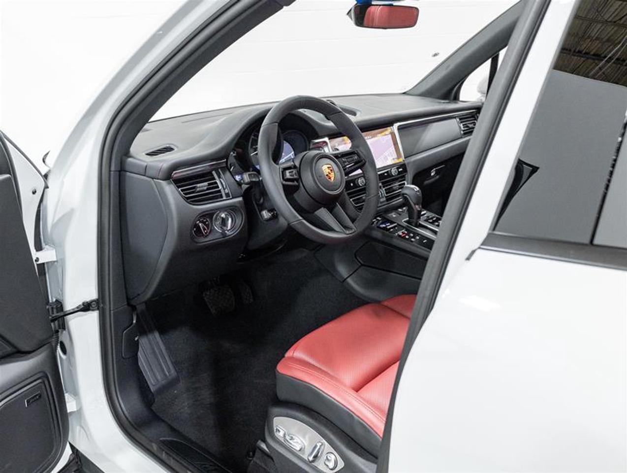 2026 Porsche Macan  Photo