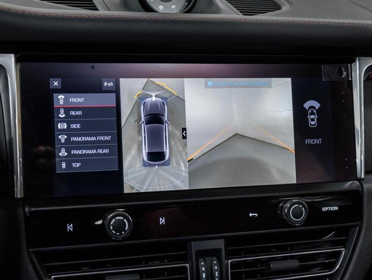 2026 Porsche Macan  Photo
