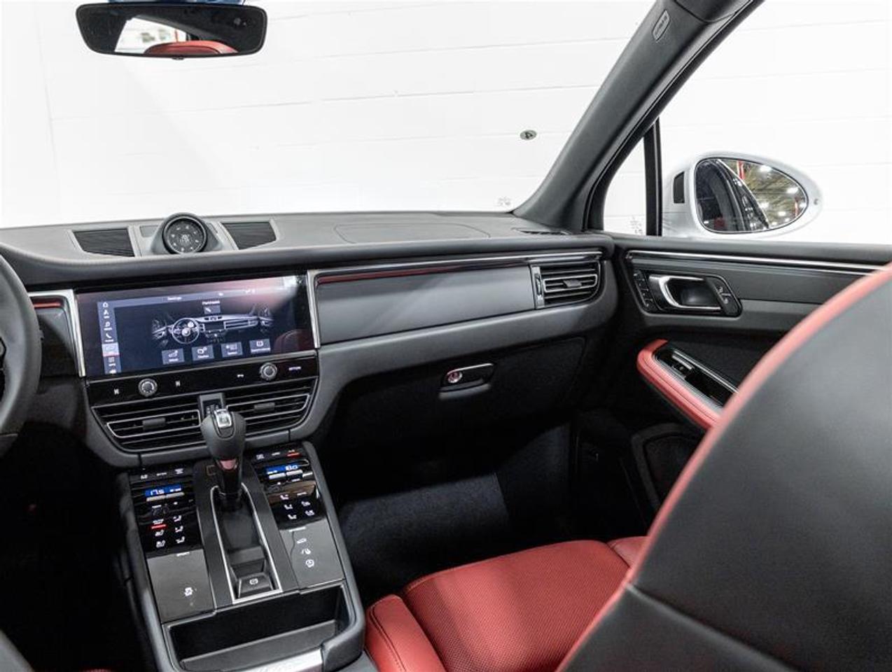 2026 Porsche Macan  Photo