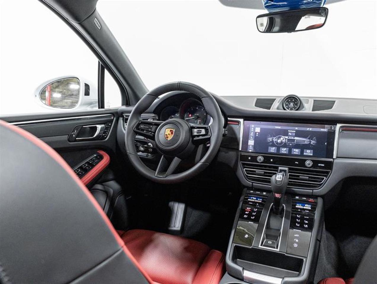 2026 Porsche Macan  Photo