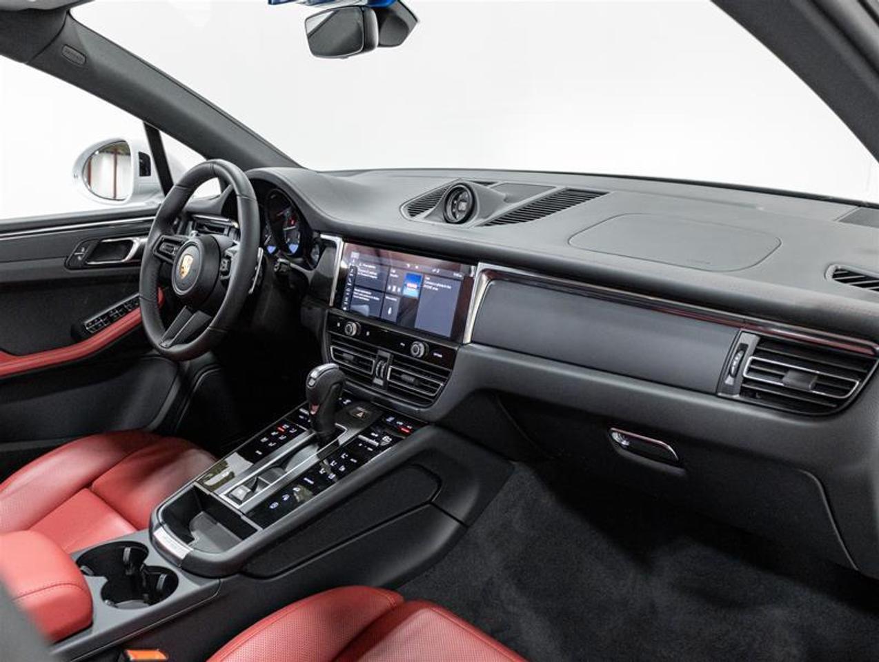 2026 Porsche Macan  Photo