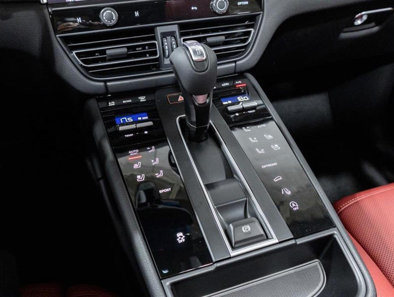 2026 Porsche Macan  Photo