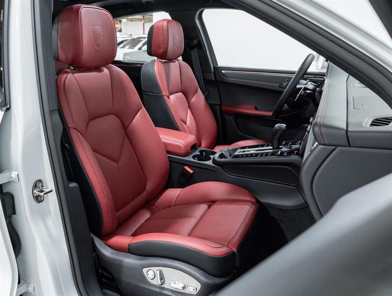 2026 Porsche Macan  Photo