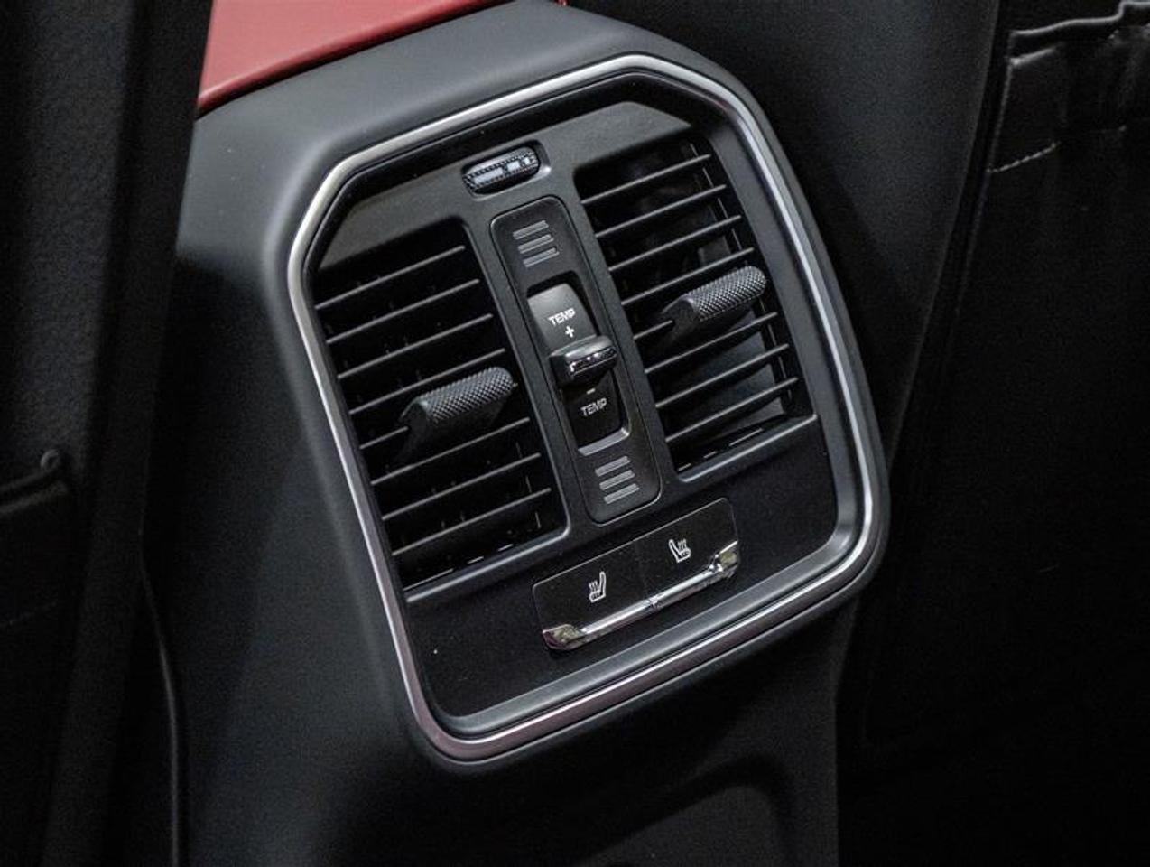 2026 Porsche Macan  Photo