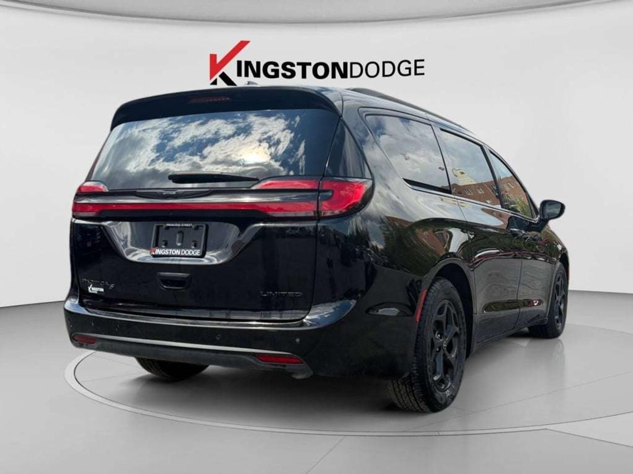 2025 Chrysler Pacifica Limited   Service Loaner Vehicle Photo4