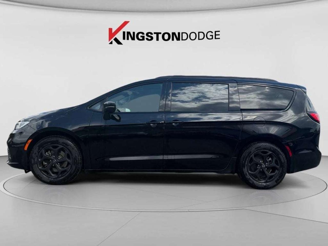 2025 Chrysler Pacifica Limited   Service Loaner Vehicle Photo5
