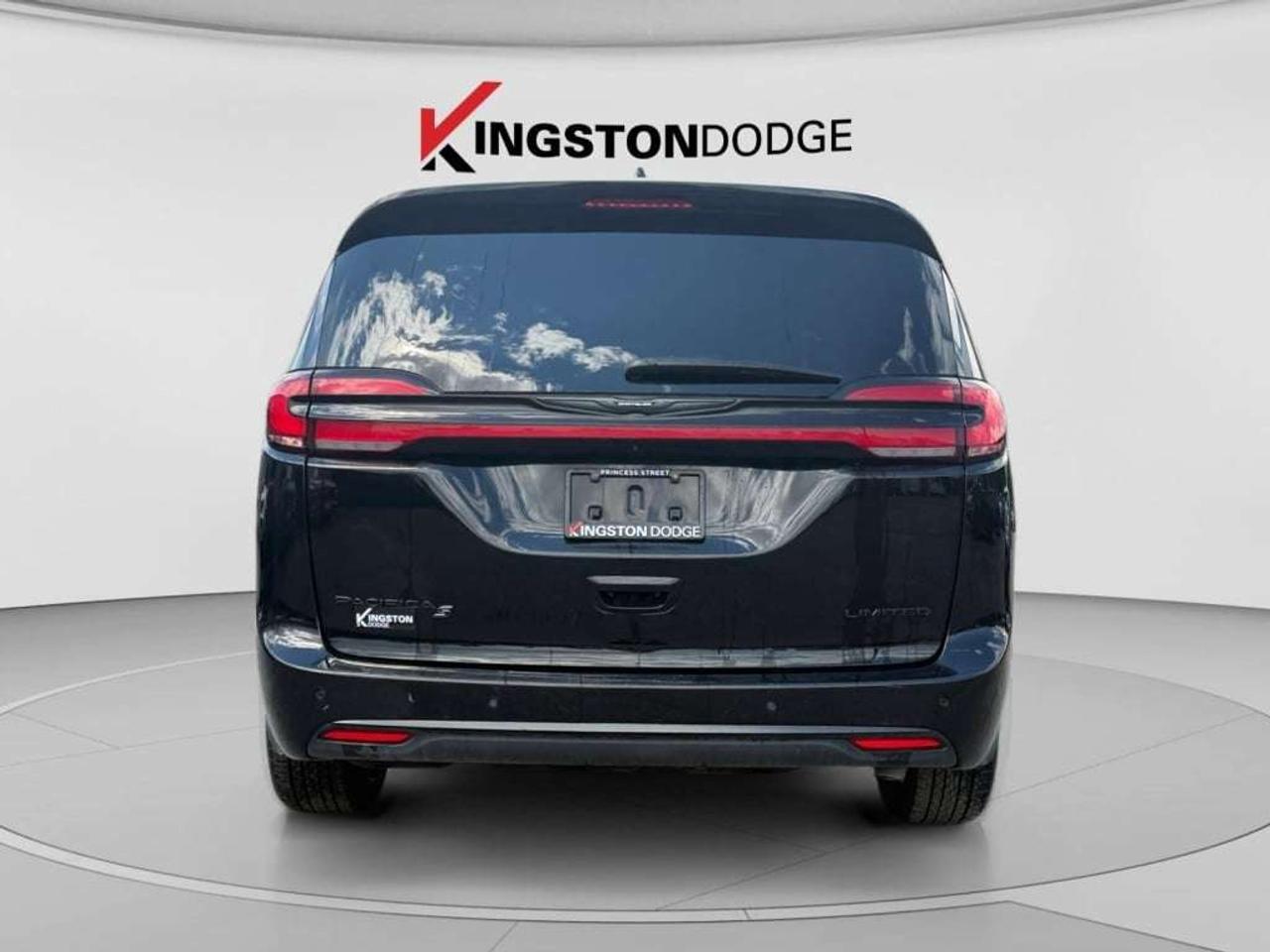 2025 Chrysler Pacifica Limited   Service Loaner Vehicle Photo