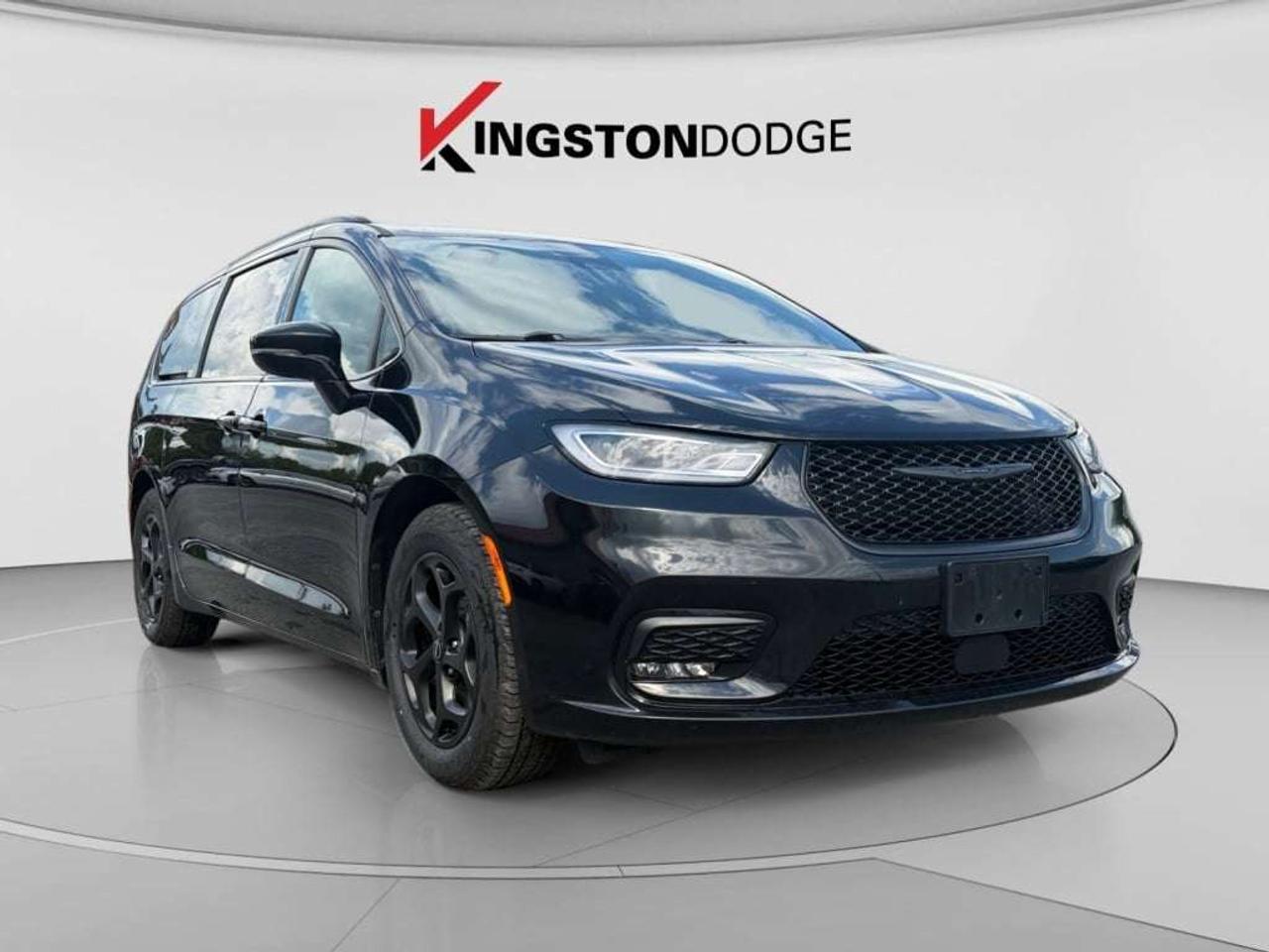 2025 Chrysler Pacifica Limited   Service Loaner Vehicle Photo