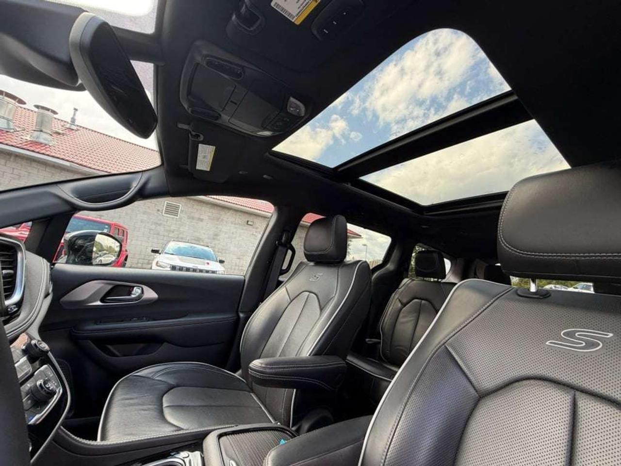 2025 Chrysler Pacifica Limited   Service Loaner Vehicle Photo
